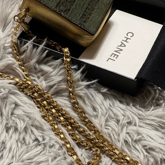 Chanel mini sling/body accessories - Picture 2 of 13